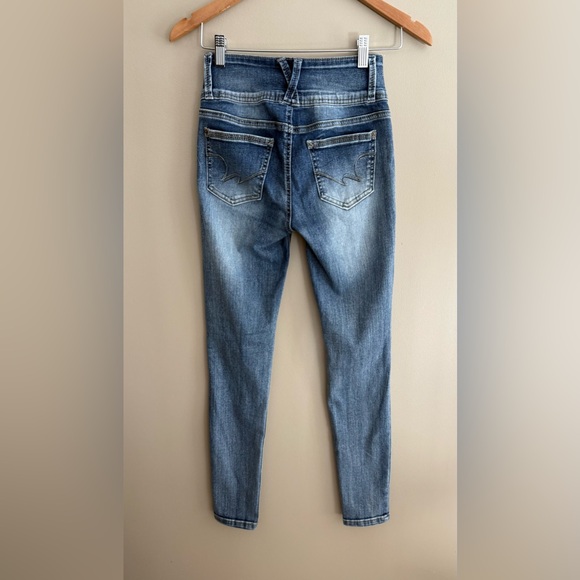 Wallflower High Rise Blue Jeans - Picture 4 of 17